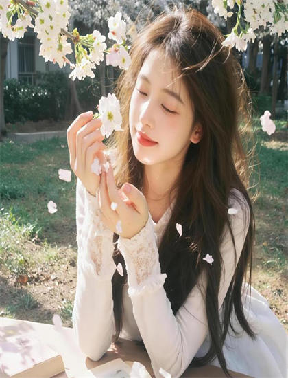 《DC超级英雄美少女 第一季》剪辑手法分析：节奏把控与转场技巧探讨